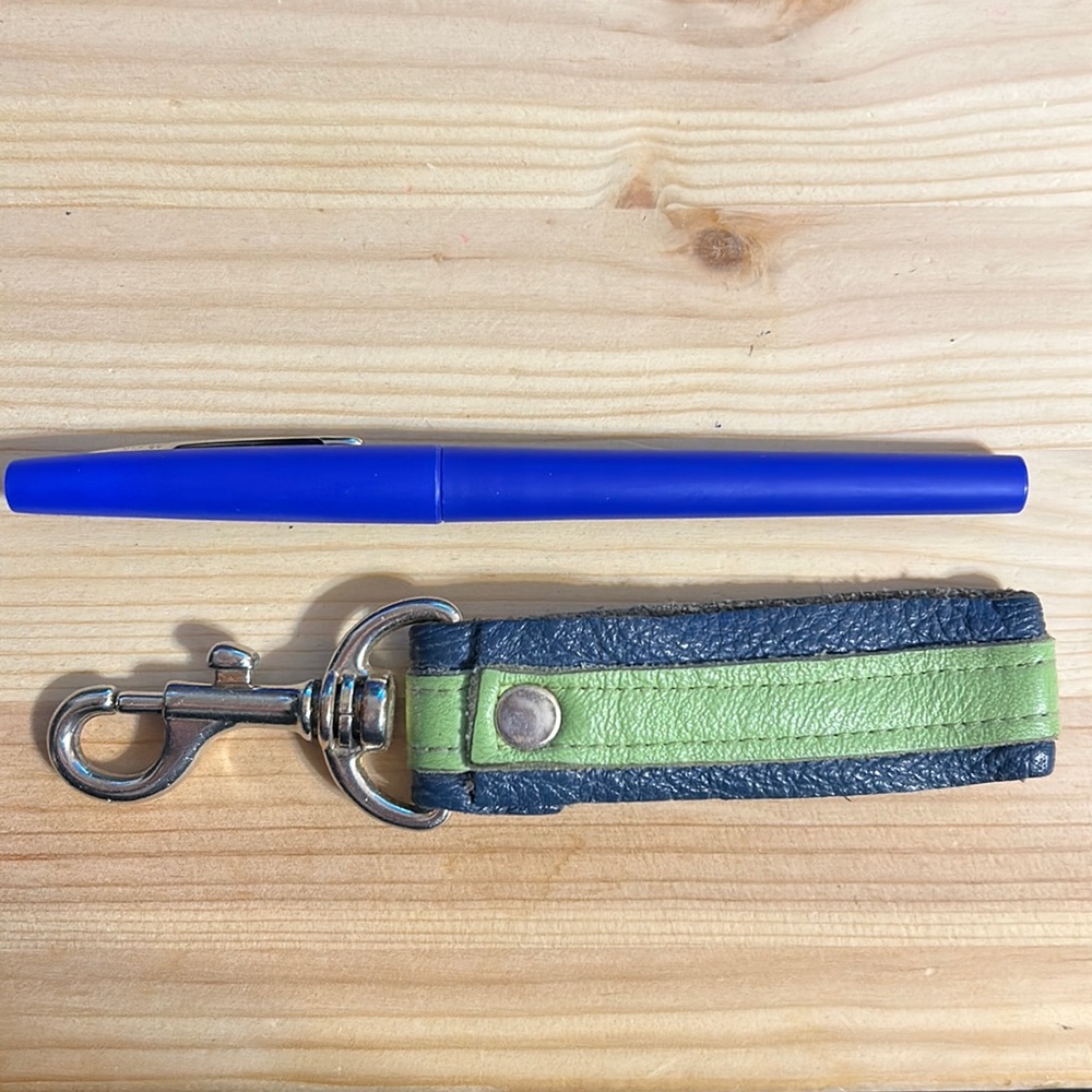 Leather key fob keychain